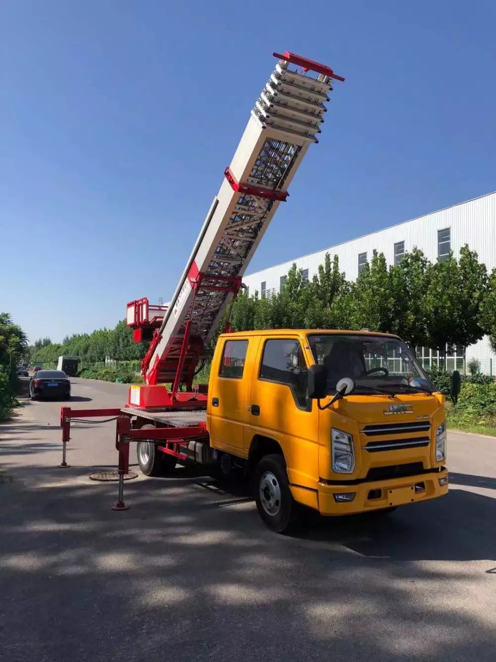 绍兴上虞附近的云梯车出租服务：轻松解决高空作业需求